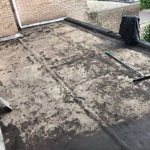 Schoonmaken van een plat dak in Mierlo Schoonmaken van een plat dak in Mierlo